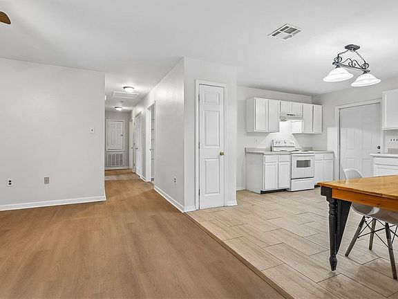 3rd image of 19390 Slemmer Rd