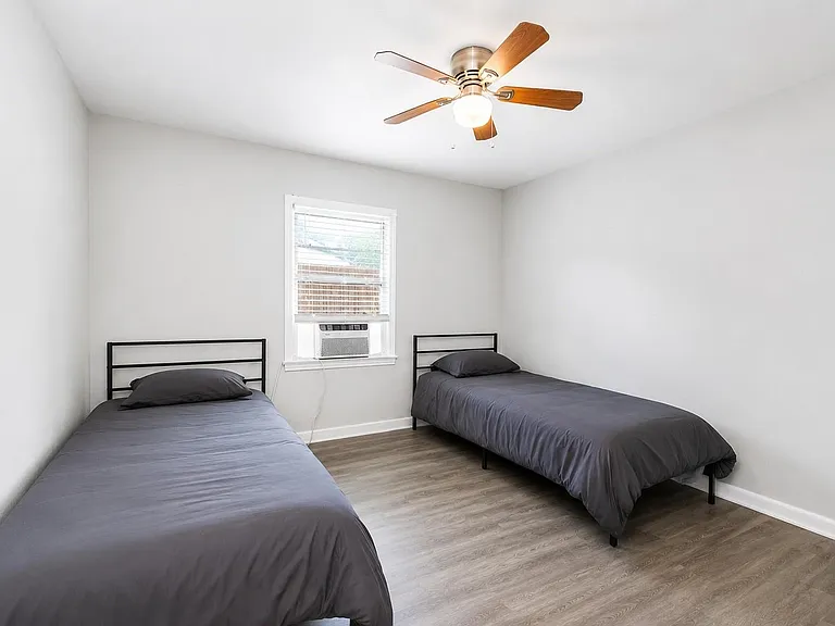 218 Hoffman St — Photo 13