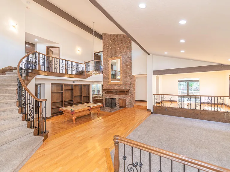 24692 Kings Rd — Photo 2