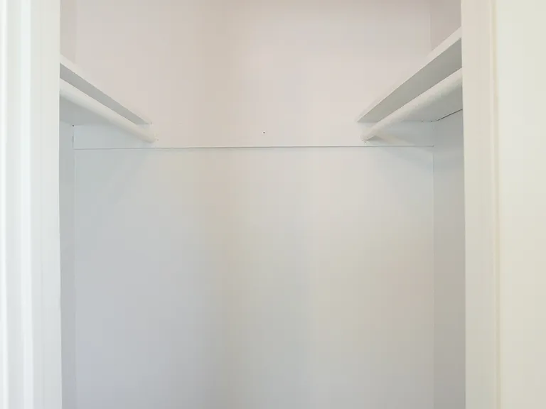 11801 Rexford Rd — Photo 18