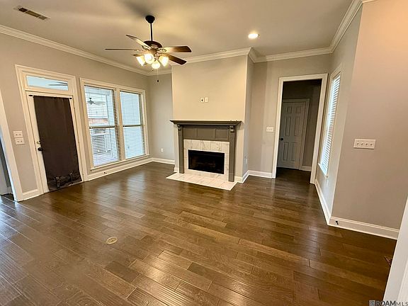 4th image of 10408 Springtree Ave