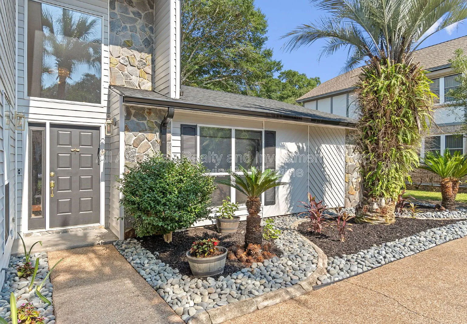 3 bed, 3.0 bath, 2527 sqft, $3,495 — Photo 2