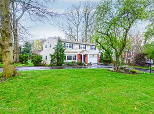 23 Woodland Rd, Roslyn, NY 11576