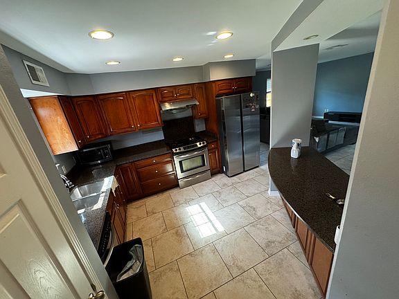 3rd image of 4813 Newlands St