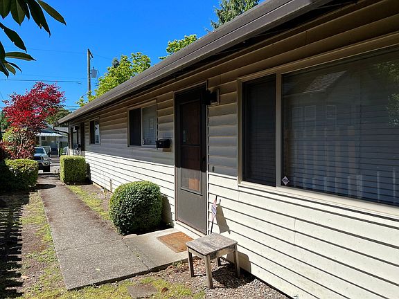 3rd image of 937-939 SE Tacoma St