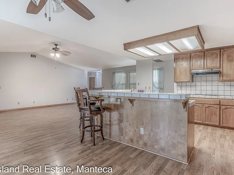 1635 Crom St — Photo 16