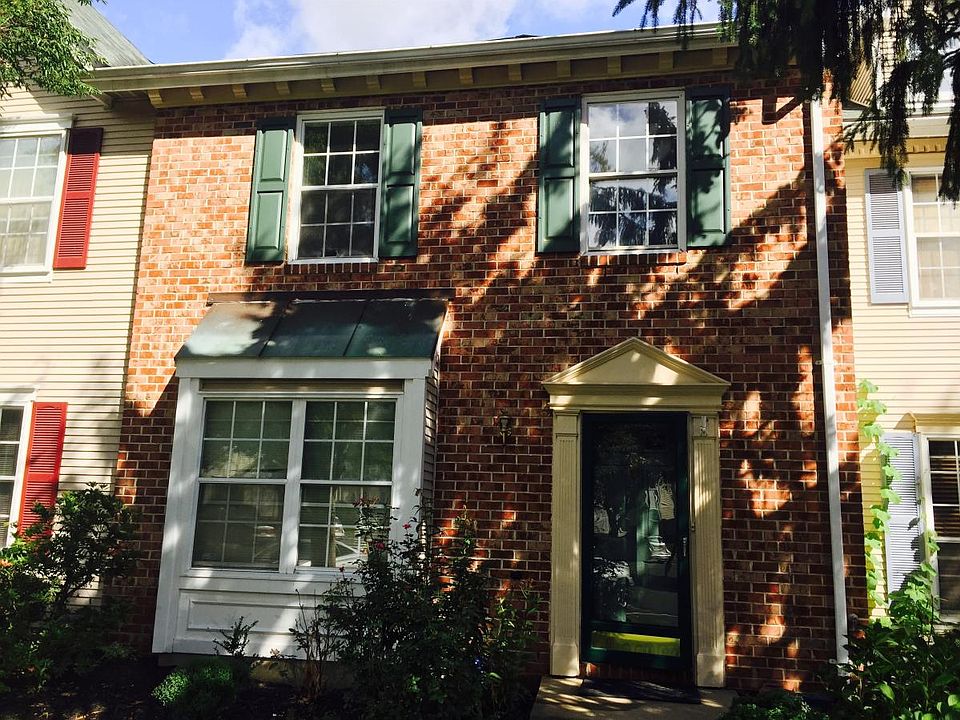 Well kept Townhome