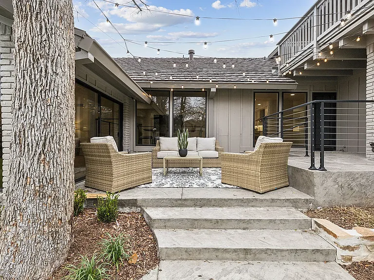 7420 Royal Ln — Photo 10