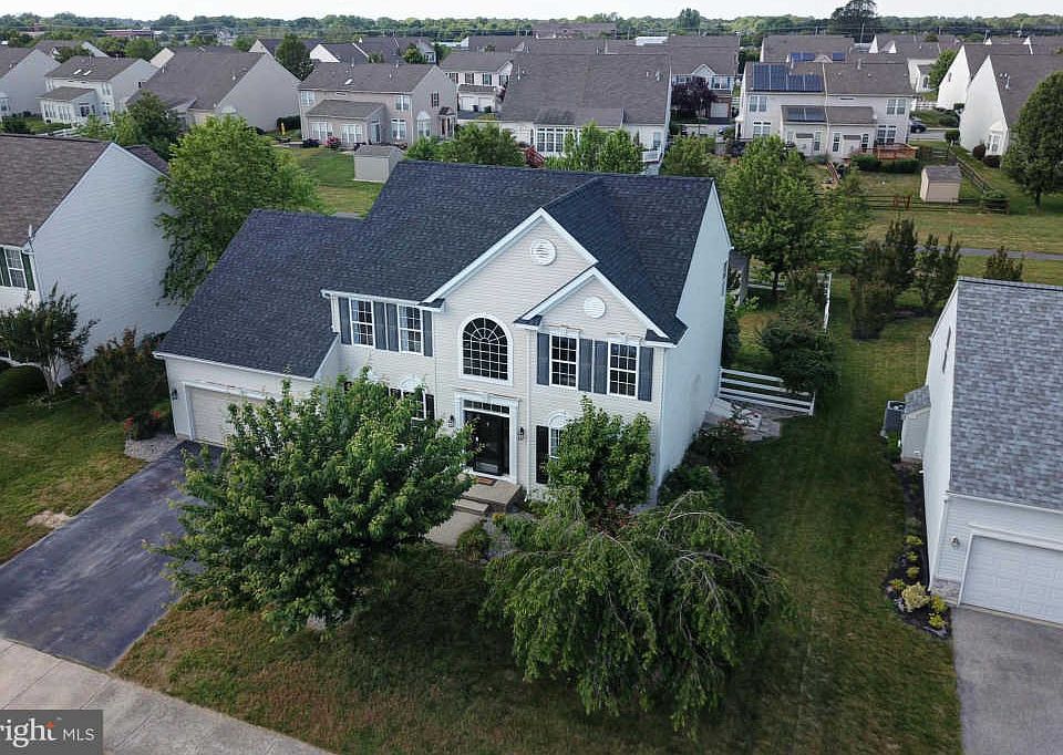 1st image of 20 W Shakespeare Dr