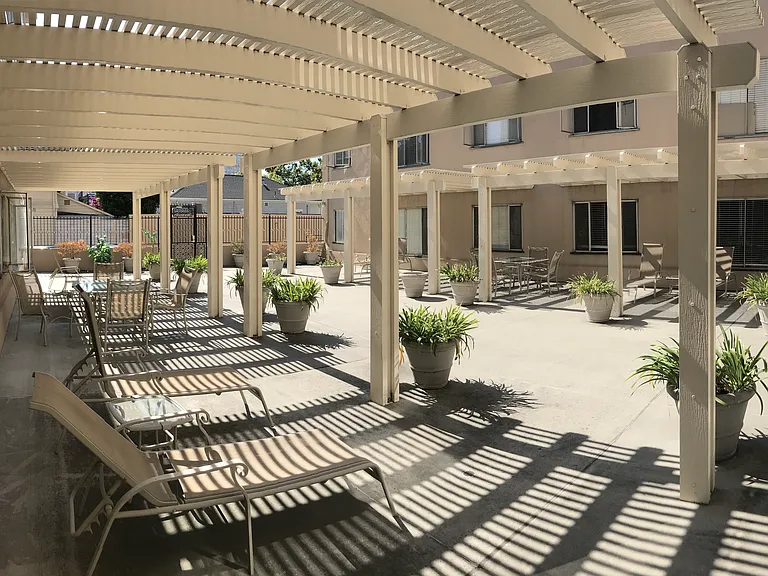 Griffith Apartments — Photo 7