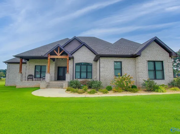 149 Grande Lake Dr, Moulton, AL 35650