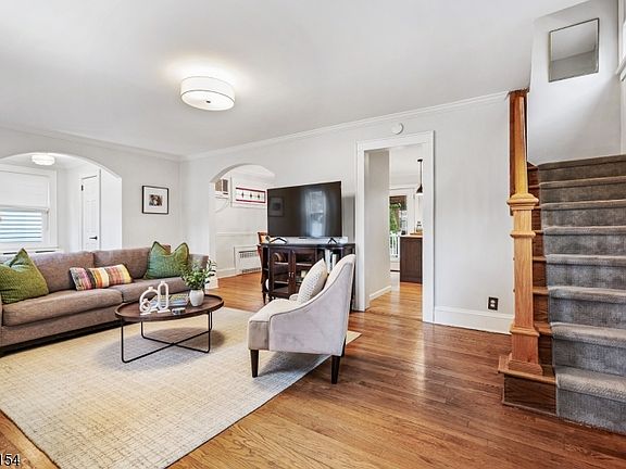 3rd image of 612 Larch Street