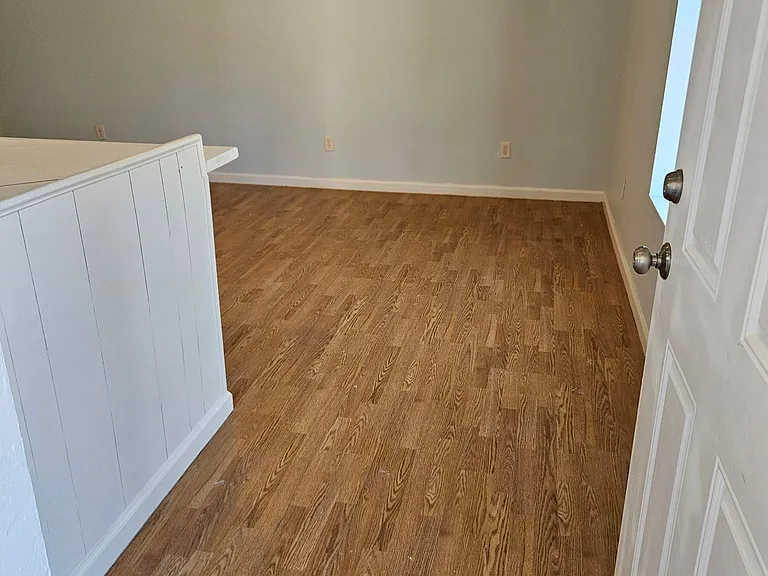 Lakefront Apartments — Photo 90