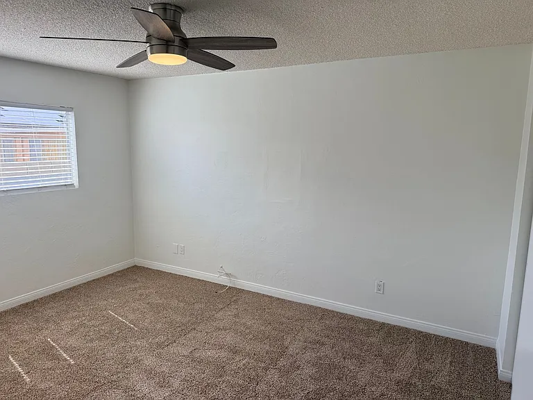 1115 Oxford Ct — Photo 16