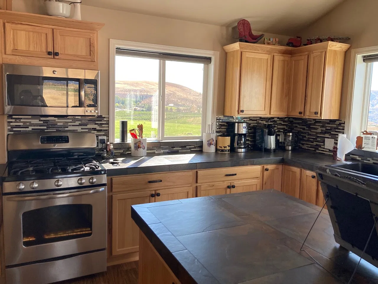 3 bed, 1500 sqft, $2,150 — Photo 2