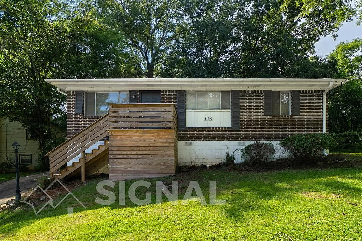 3 bed, 1.0 bath, 911 sqft, $995 — Photo 1