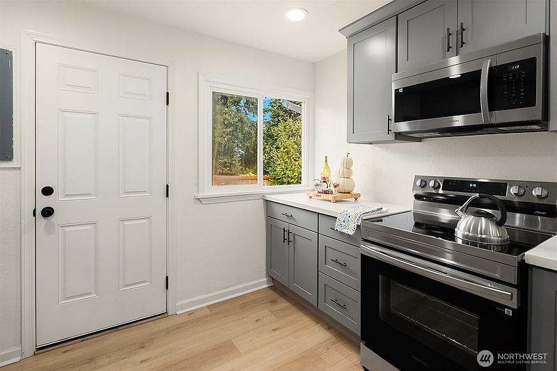 4th image of 2604 S 122nd Street