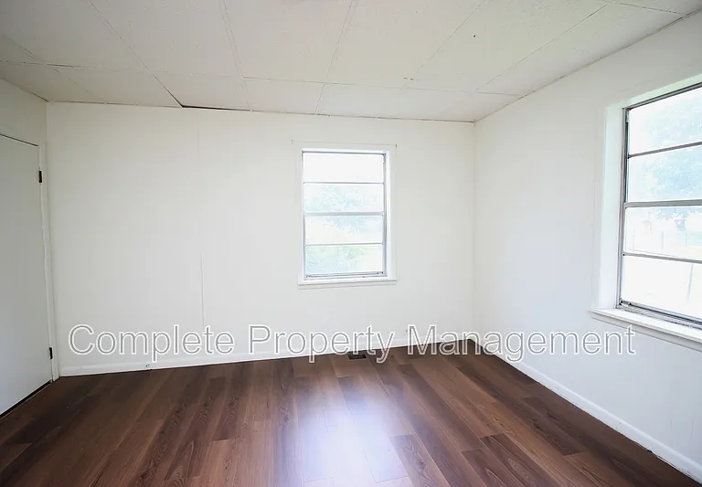126 Front St — Photo 5