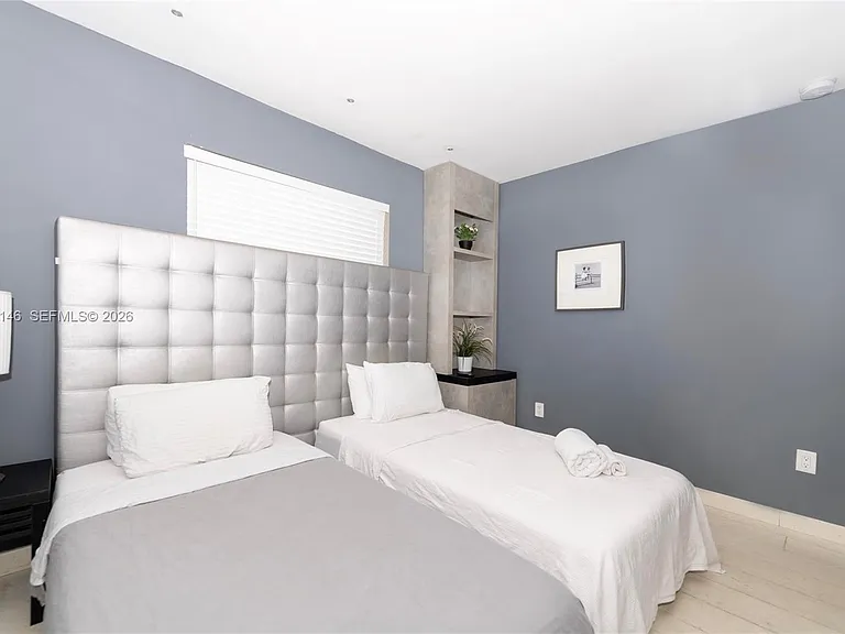 550 Michigan Ave #2 — Photo 6