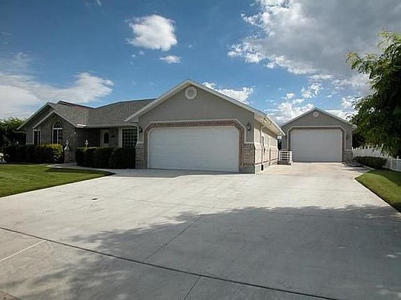 2nd image of 266 E Davis Ln