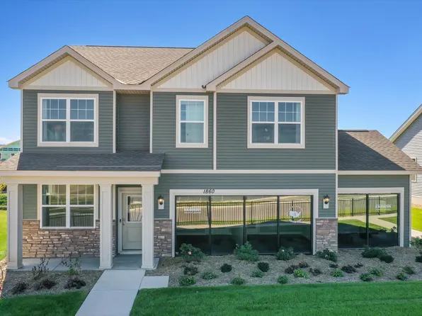 1860 Rainier Dr, Shakopee, MN 55379
