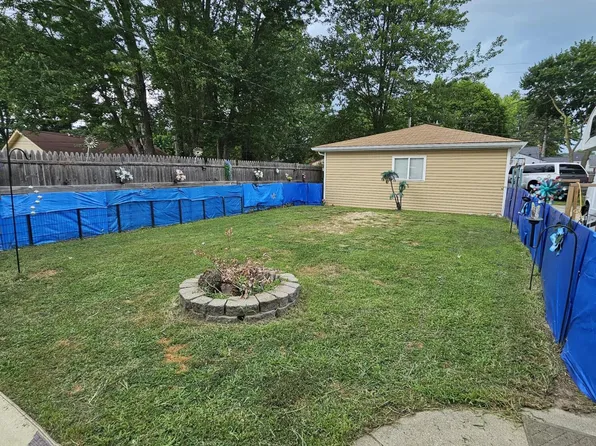 9 Roseview Blvd, Mount Clemens, MI 48043