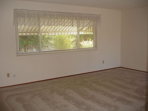 Formal living rm. or could be Formal dining rm.