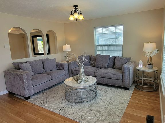 4th image of 551 E 500 S