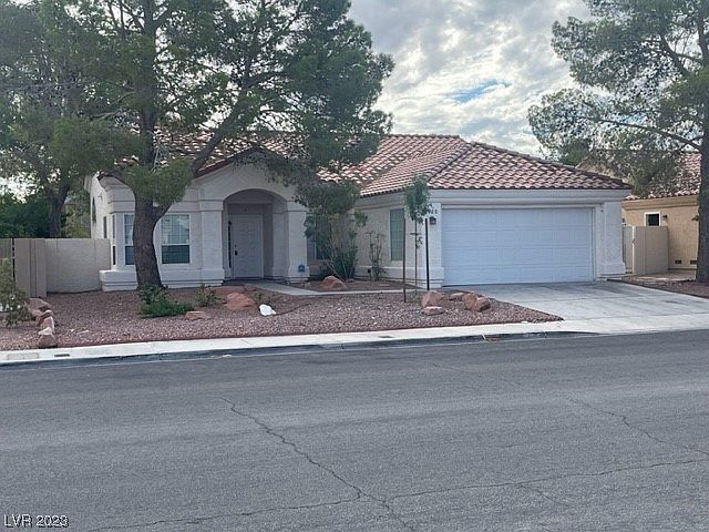 1st image of 4520 Crimson Leaf Dr