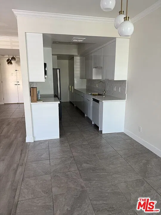 2 bed, 2.0 bath, 1394 sqft, $4,400 — Photo 4