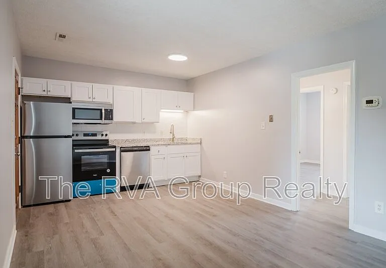 3807 Woodlawn St #8 — Photo 10