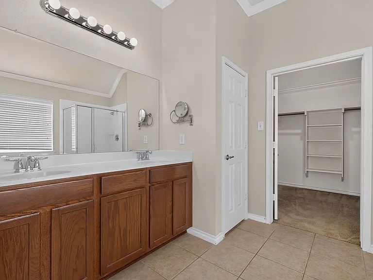 1024 Charleston Ln — Photo 16