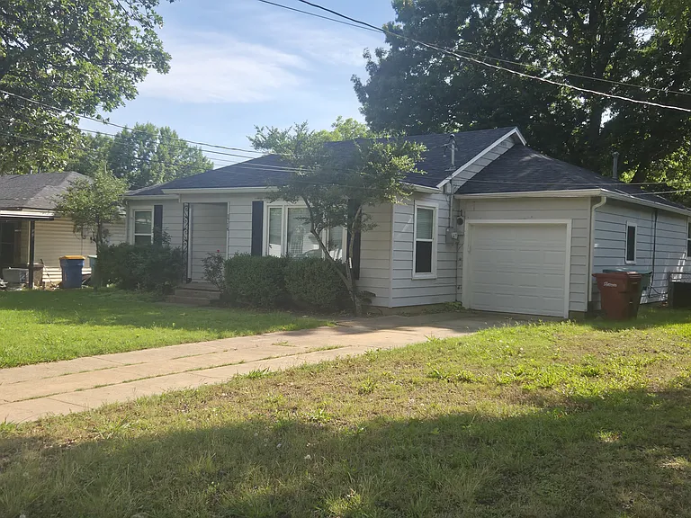 1714 N Binkley St — Photo 1