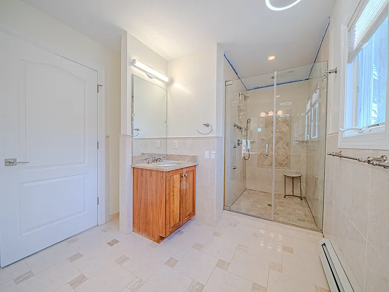 47 Columbus Dr — Photo 21