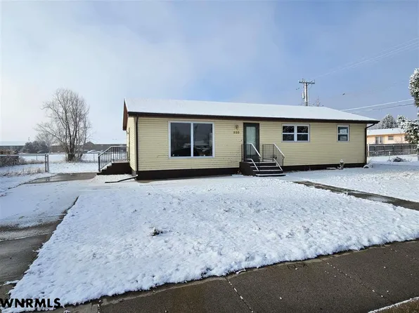 335 Shadow Ln, Gering, NE 69341
