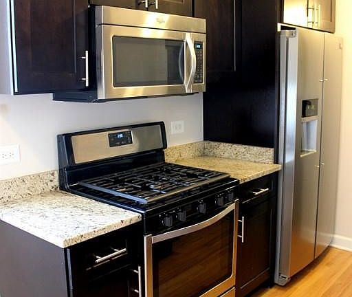 3rd image of 2100 W Ainslie St #21121S