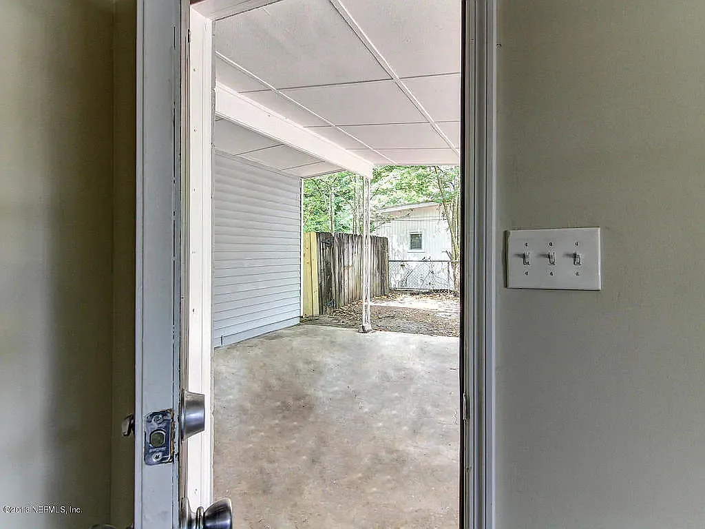 3 bed, 1158 sqft, $2,000 — Photo 2