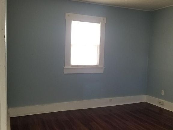 4th image of 609 W 4th Ave