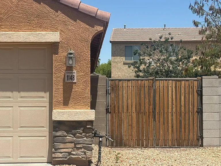 1148 E Barrus Dr — Photo 3