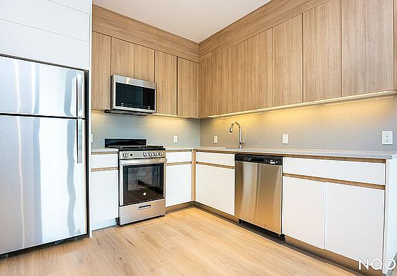 4th image of 378 Weirfield St Penthouse 5
