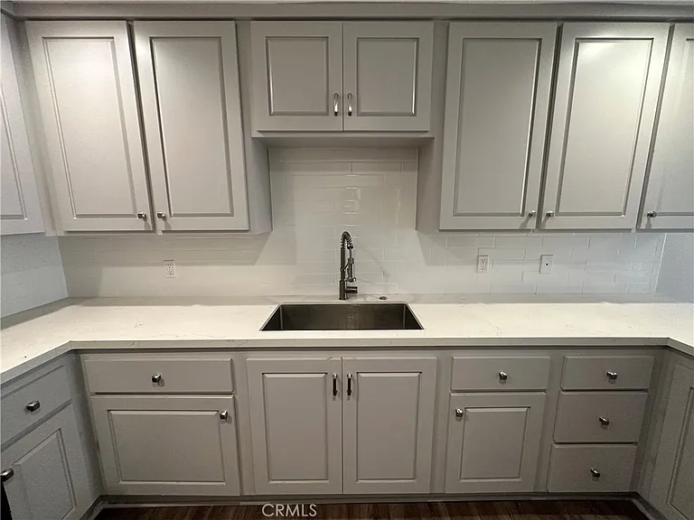 119 S Glassell St #B — Photo 28