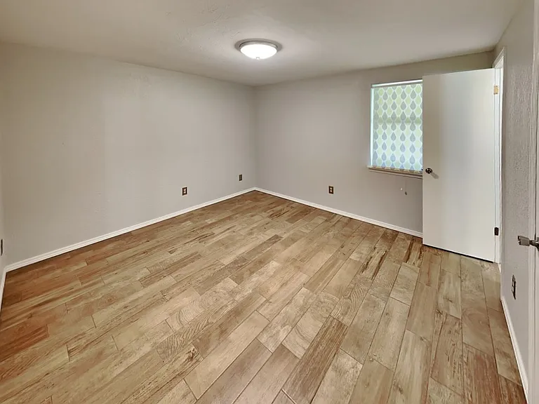 1012 SE 8th St — Photo 14