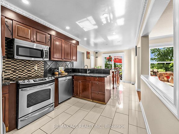 4th image of 53 Howes St