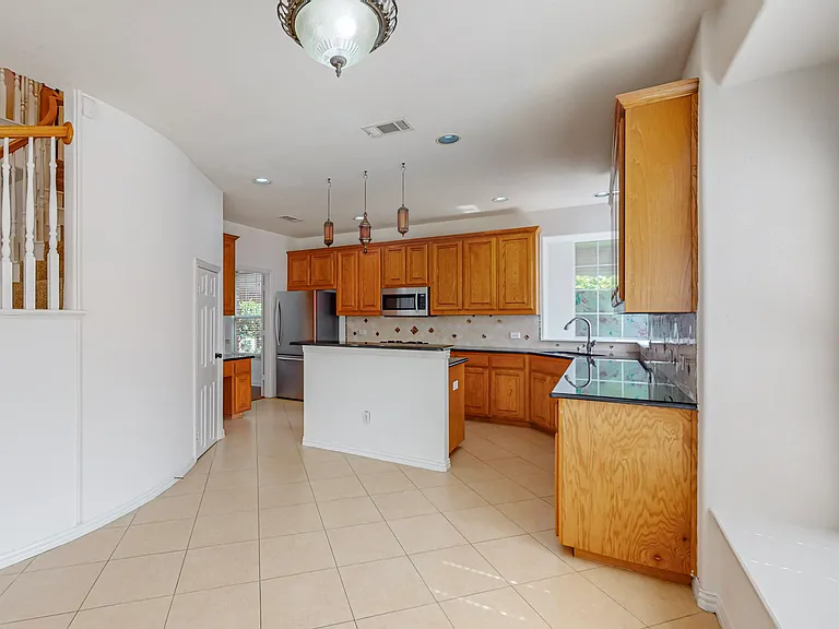 8609A Rugby Dr — Photo 11