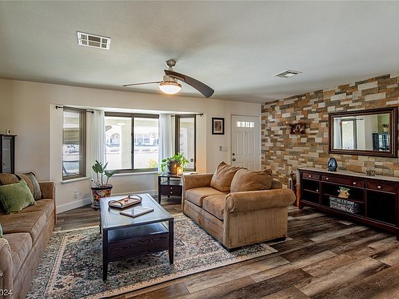 5th image of 330 E Chaparral Dr