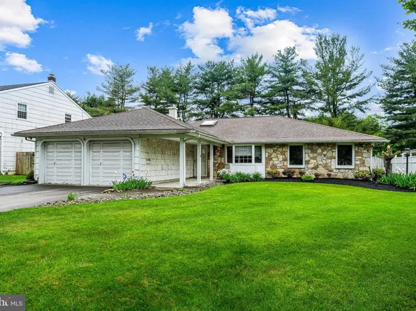 8 Lisa Ln, Cherry Hill, NJ 08003