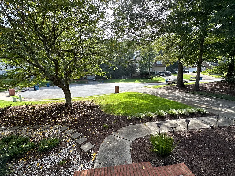 Pinehollow Ct — Photo 20
