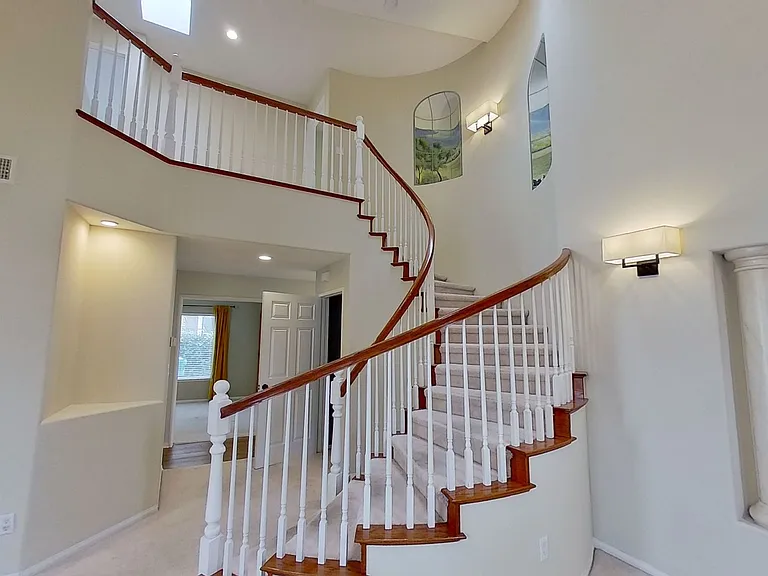 12 Touran Ln — Photo 4