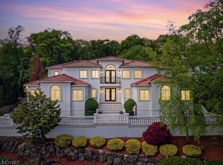 27 Mountainwood Ct, Totowa Boro, NJ 07512