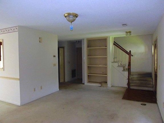 4th image of 6 Windale Ct